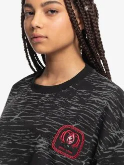 Quiksilver X Stranger Things Upside Down 2022 - T-shirt Cropped Pour Femme -Surf Soldes eqwkt03187 quiksilverw kzm6 frt3